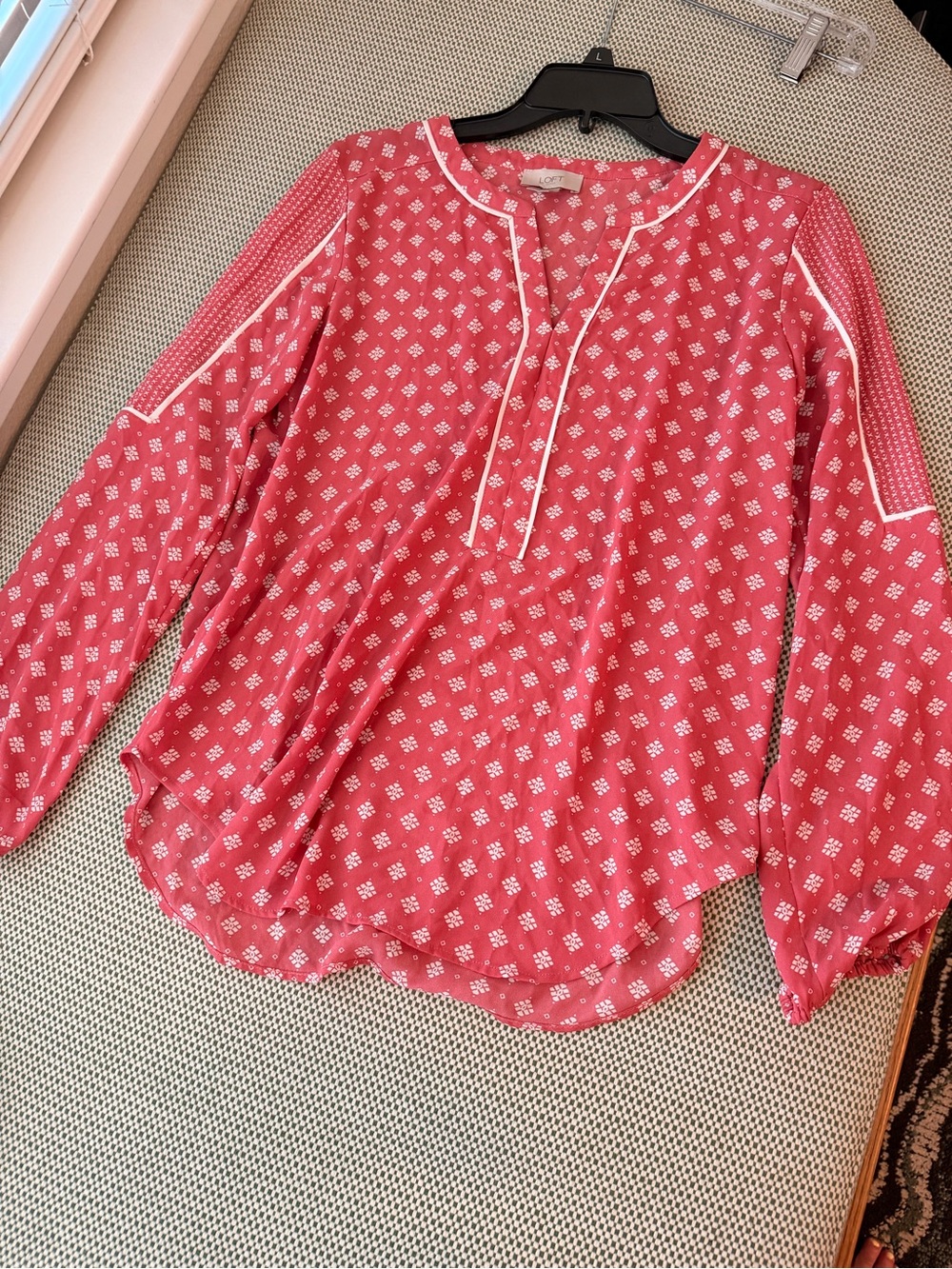 LOFT Dark Pink Floral Split-Neck Long Sleeve Blouse Size S EUC #131 - Picture 3 of 14